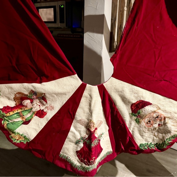 Vintage Needlepoint Tree Skirt - Picture 6 of 9